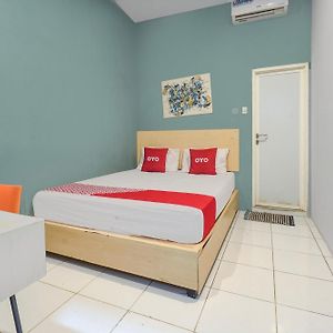 RedDoorz @ Jalan Adiyaksa Panakkukang